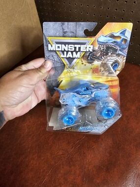 Megalodon Ghost Crew Crew 2025 Series 1 1:64 Clear Tires